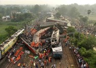 印度火车事故死亡人数下调至275人：当局称救援已完成！