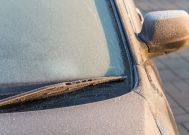 车窗结冰可以撒盐吗-车窗结冰可以用盐水吗