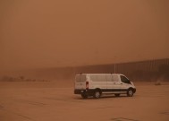 北京受大规模沙尘暴影响：空气质量已达严重污染 指数爆表！