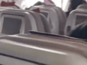 韩亚航空一客机舱门在空中打开：乘客晕倒、呼吸困难！