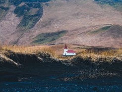 三月冰岛之旅：探索北极之国的绝美风光与神秘冰川