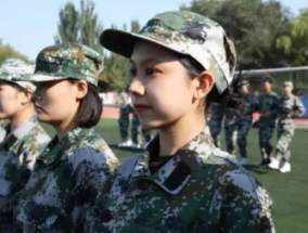 大学军训的衣服是学校发吗2022-大学军训发几套军训服