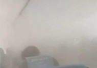 客舱内“烟雾缭绕” 春秋航空回应：空调打开后产生的冷凝气！