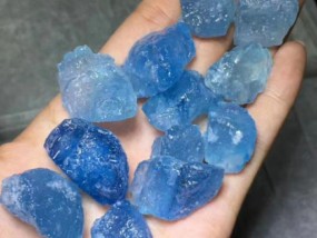 海蓝宝的功效与作用是什么意思 海蓝宝石的生辰石