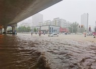 桂林强降雨出现内涝：车要浮起来了 371所学校因暴雨停课！