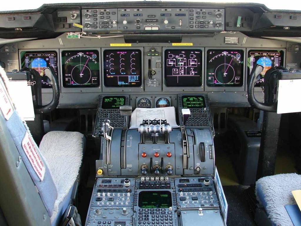 dc-10飞机驾驶室图片